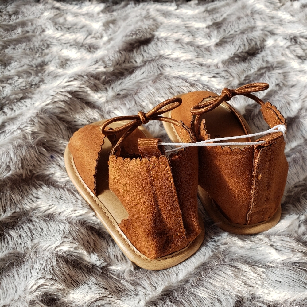 Old Navy. Baby Girl Ankle Bow Flat Sandal - Picture 3 of 4